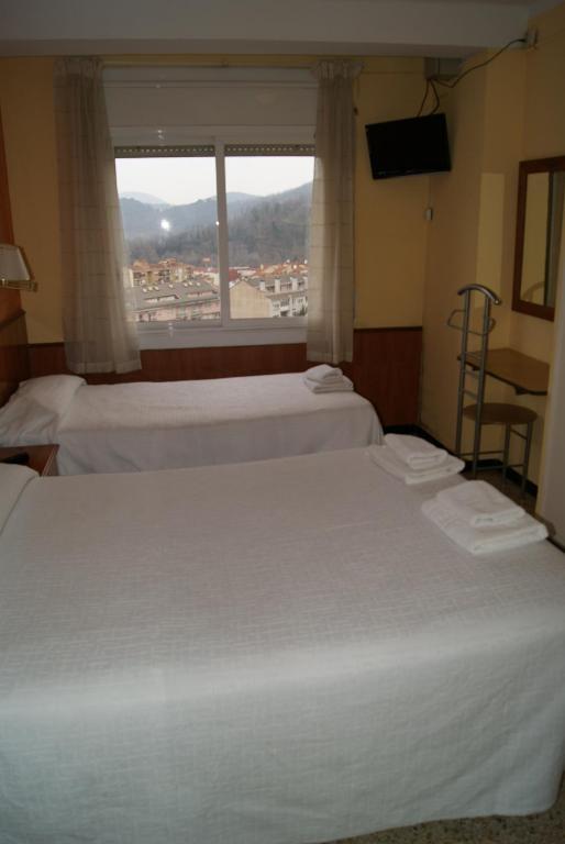 Hostal Sant Bernat Olot Room photo